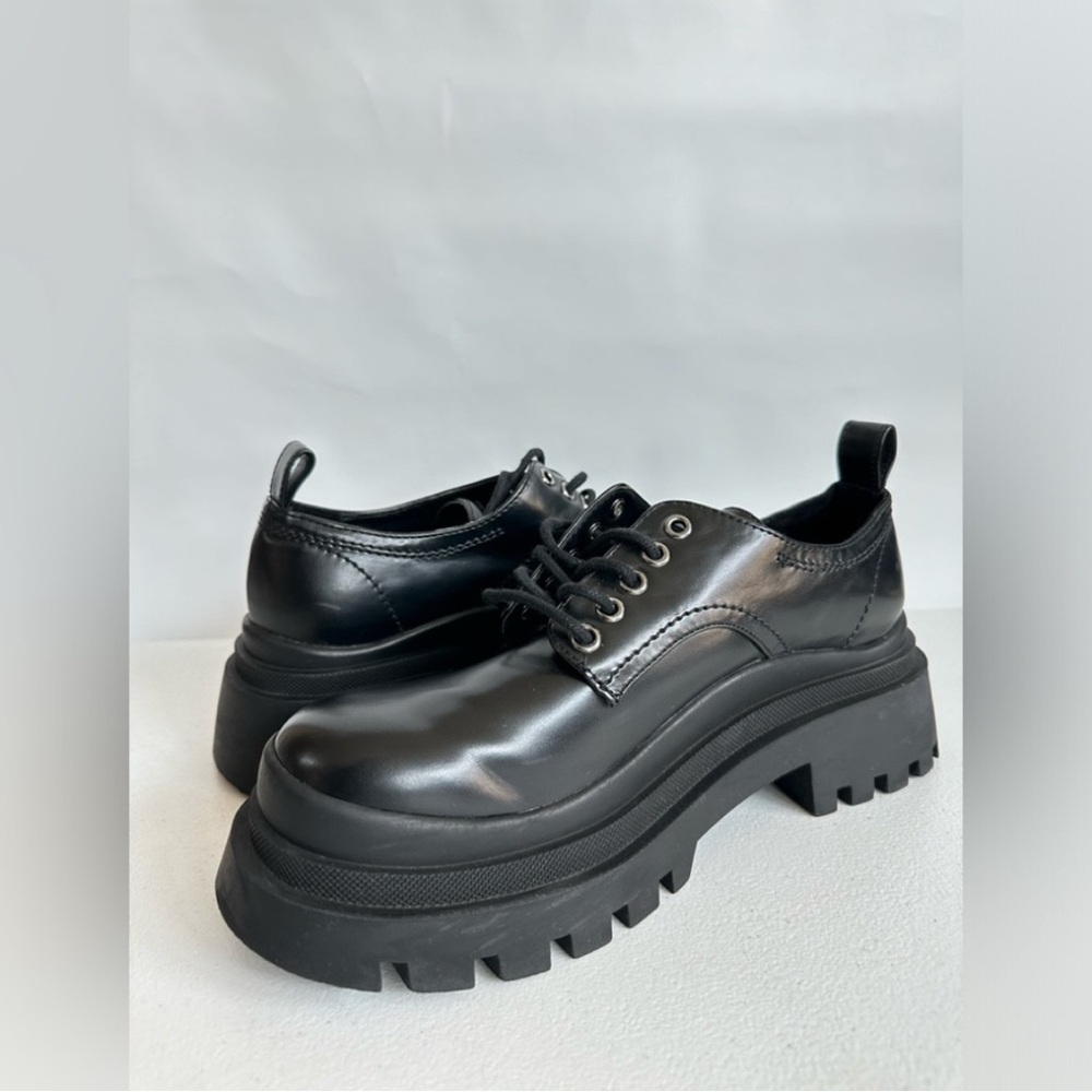 Zara Women’s Lace Up Oxford Faux Leather Platform Shoes Size 39 U.S 8